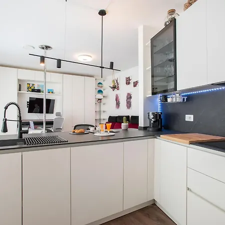 With Garden And Terrace Near Termini *