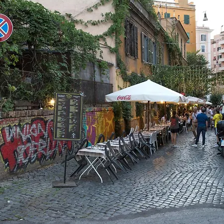 With Garden And Terrace Near Termini Ferienhaus