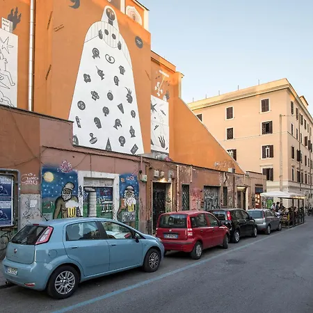 With Garden And Terrace Near Termini Ferienhaus *