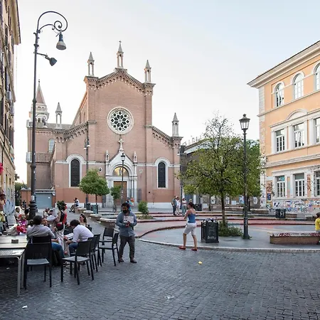With Garden And Terrace Near Termini Ferienhaus